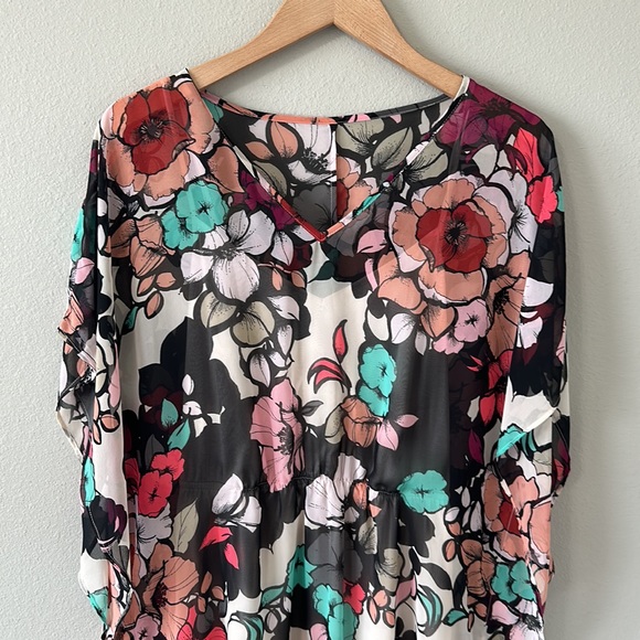 Express Black & Floral Flowy Blouse Size Medium - Picture 4 of 12